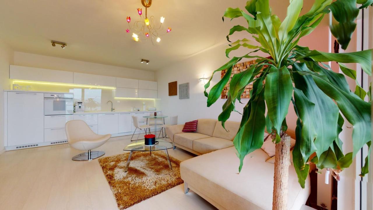 Bibi Centroom Apartment Piest'any Exterior foto